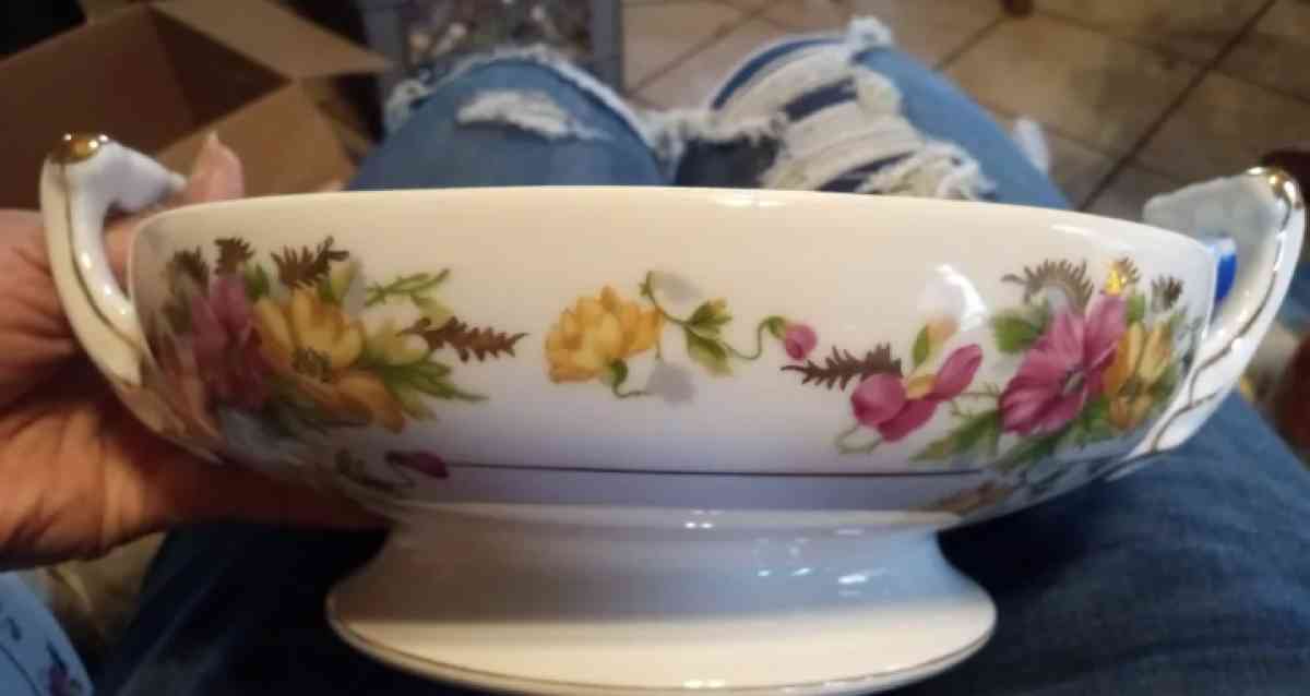 Lidded Decorative Bowl