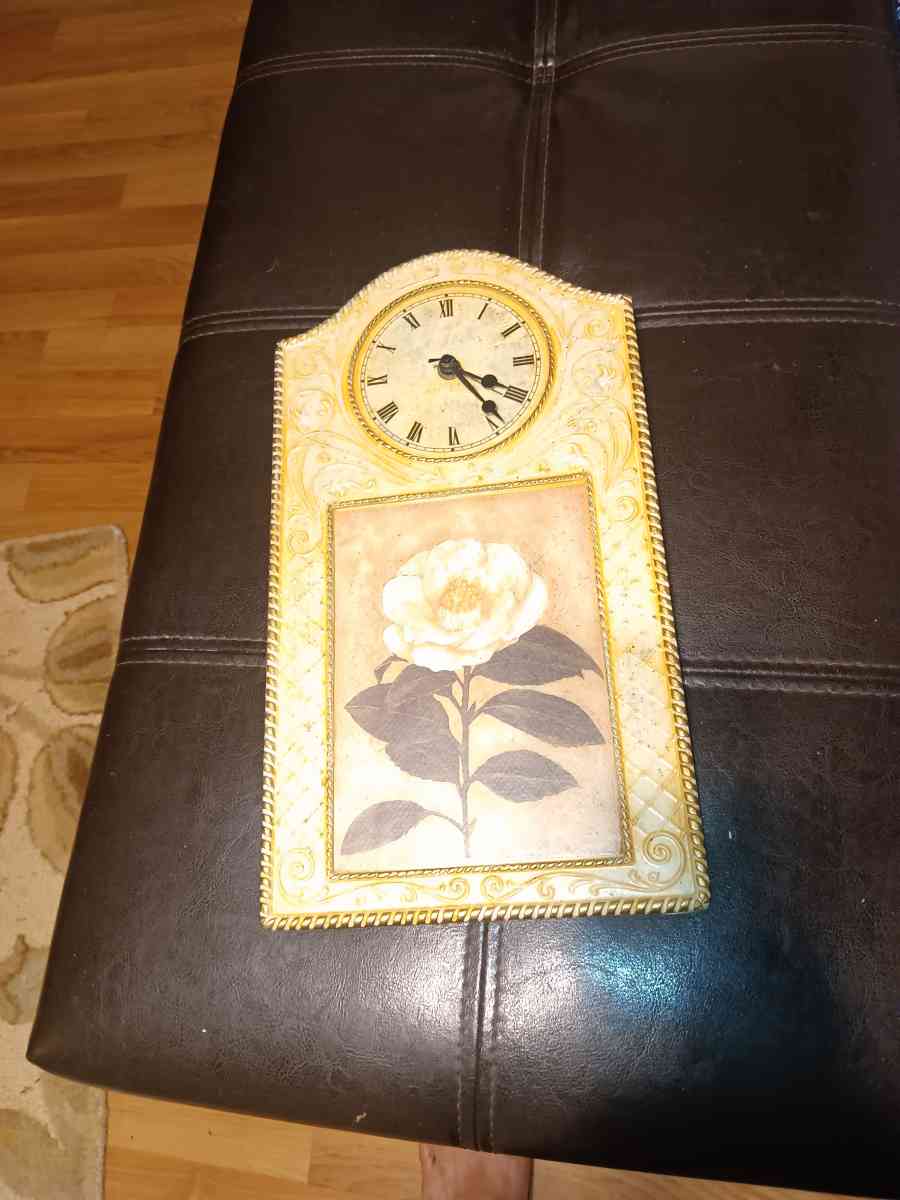 collectible Rose clock 1 ft tall must pick up