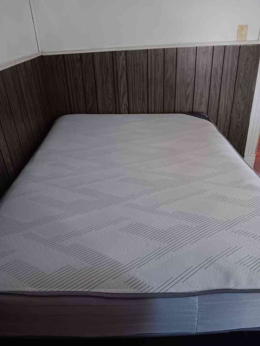 2 bed frames and mattresses - Kearny, New Jersey - FleaMarketBay