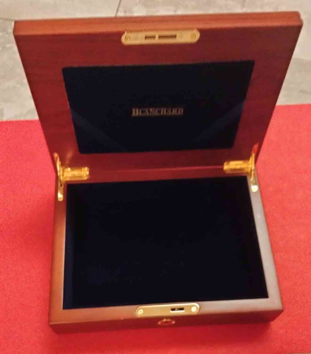 Caja de madera     wooden box