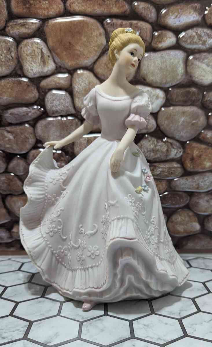 Lady Caroline Masterpiece Porcelain Collectable Figurine