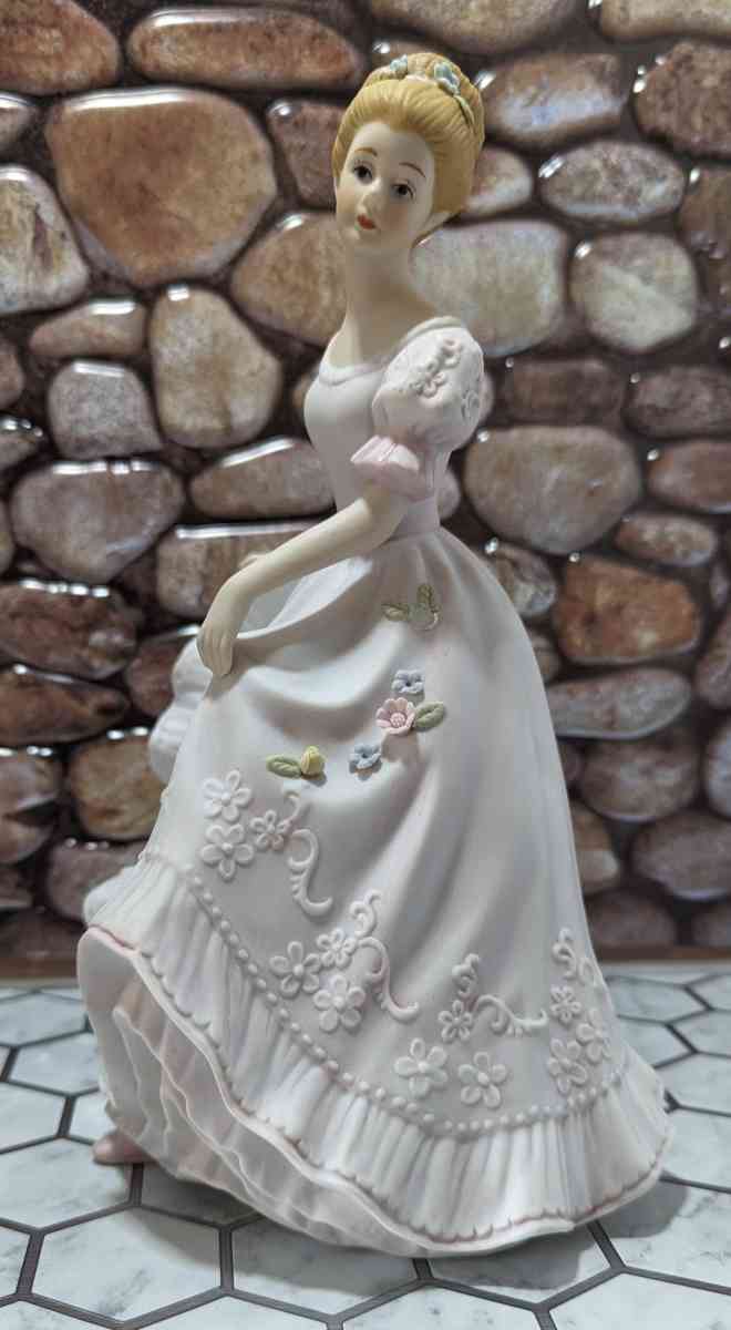 Lady Caroline Masterpiece Porcelain Collectable Figurine