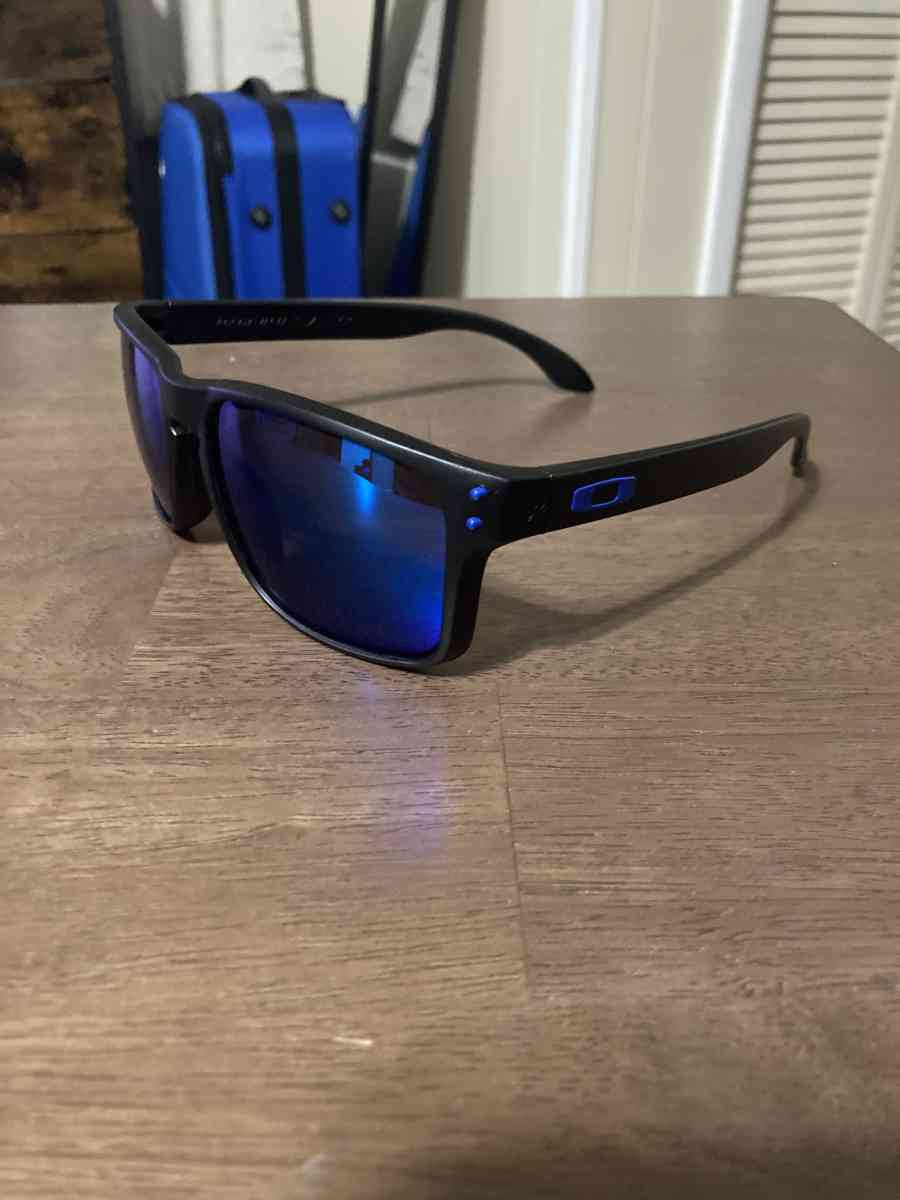 Men Oakley Sunglasses - Panama City, Florida - FleaMarketBay