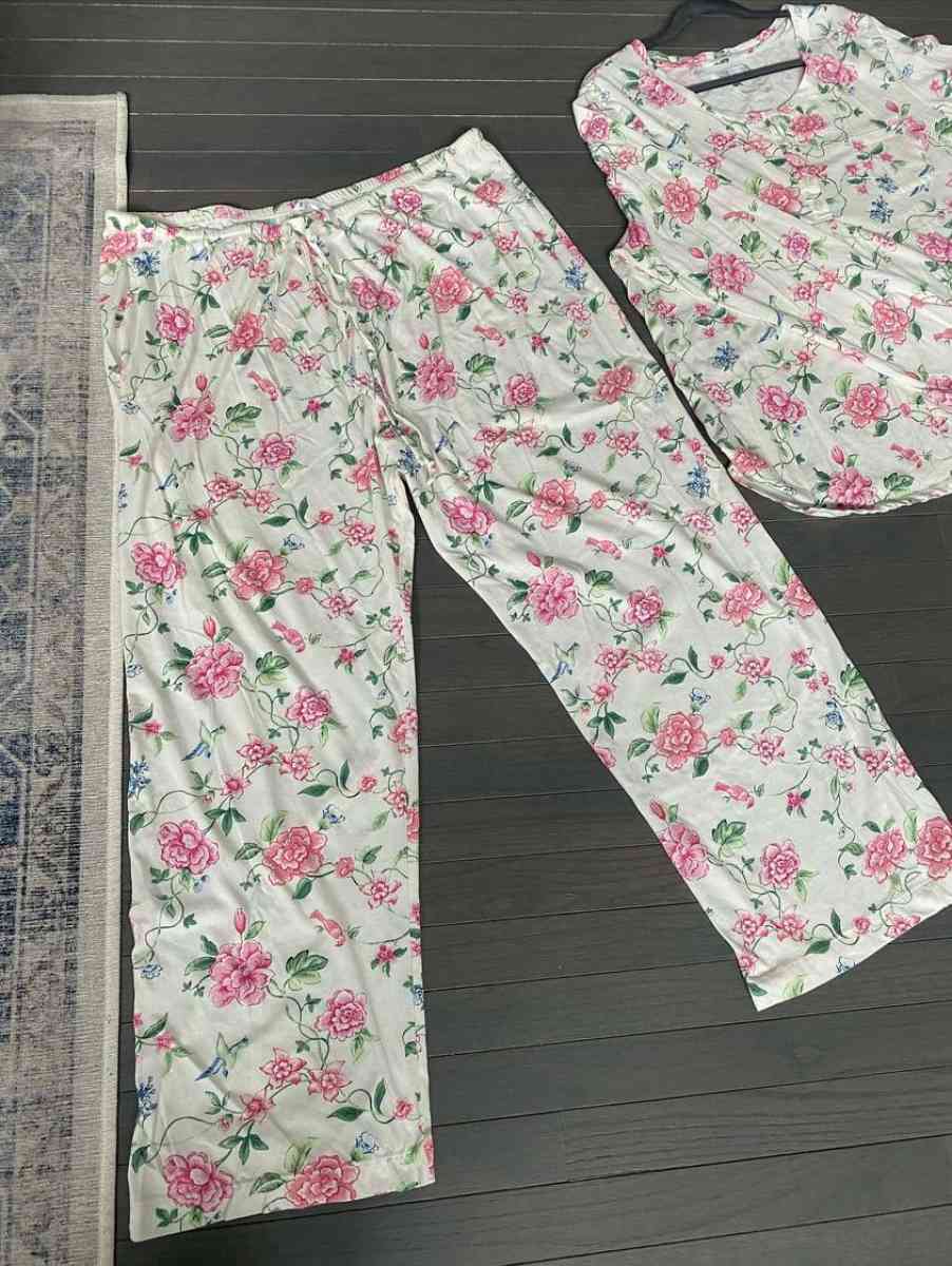 Carole Hochman full Sleeve Top and Wide Leg Crop Pant Sleep - Aberdeen, Washington - FleaMarketBay