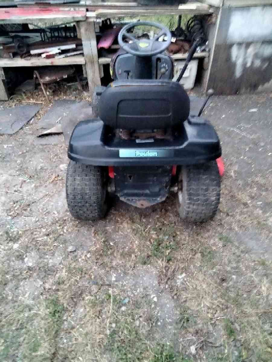 riding lawn mower still works great - Gregory, Texas - FleaMarketBay