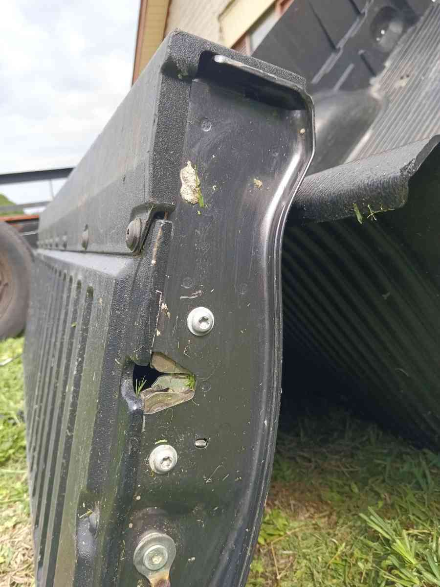 Toyota Tacoma   Tailgate