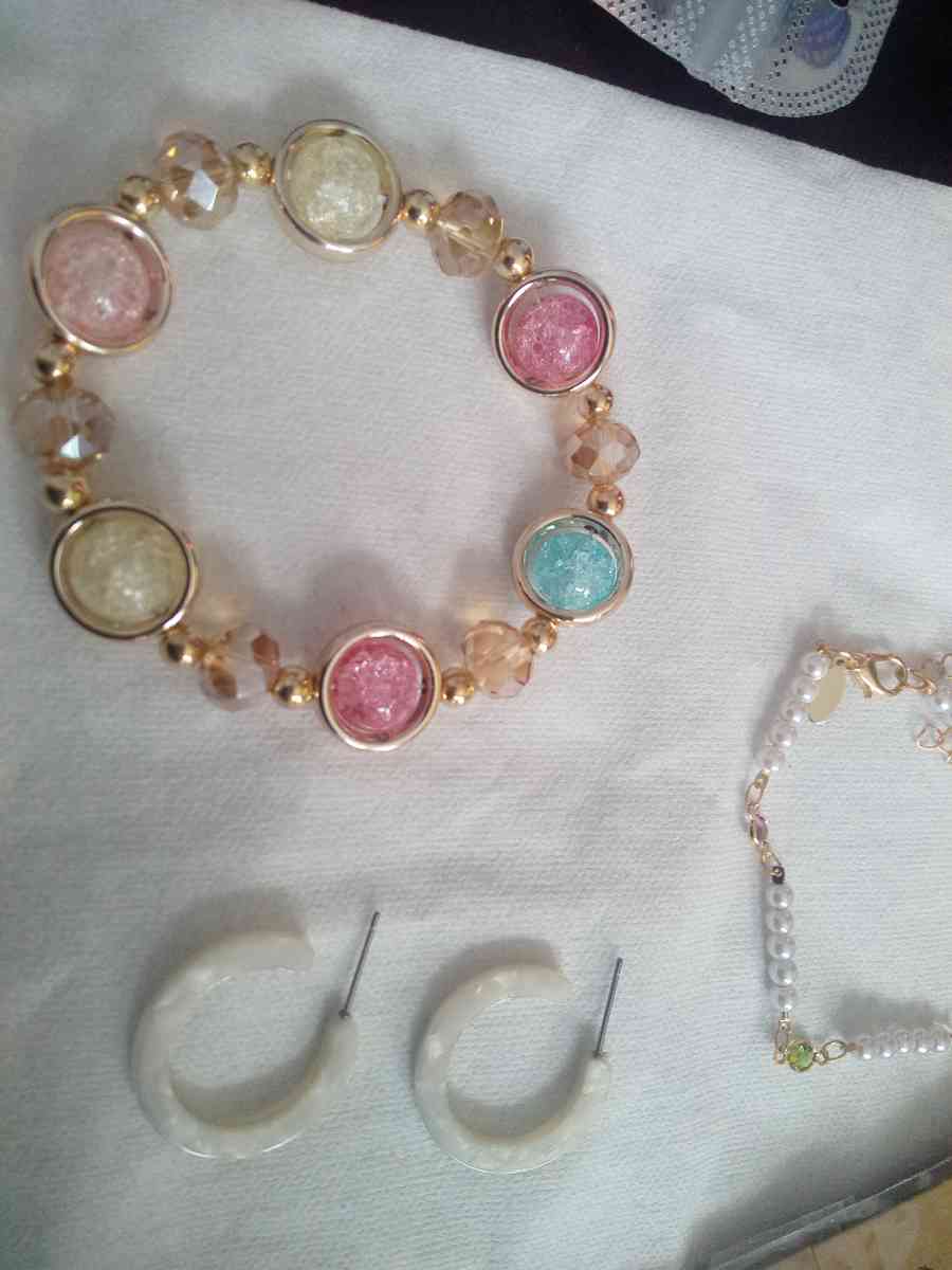 5 Piece Jewelry Set 1 - Gainesville, Florida - FleaMarketBay