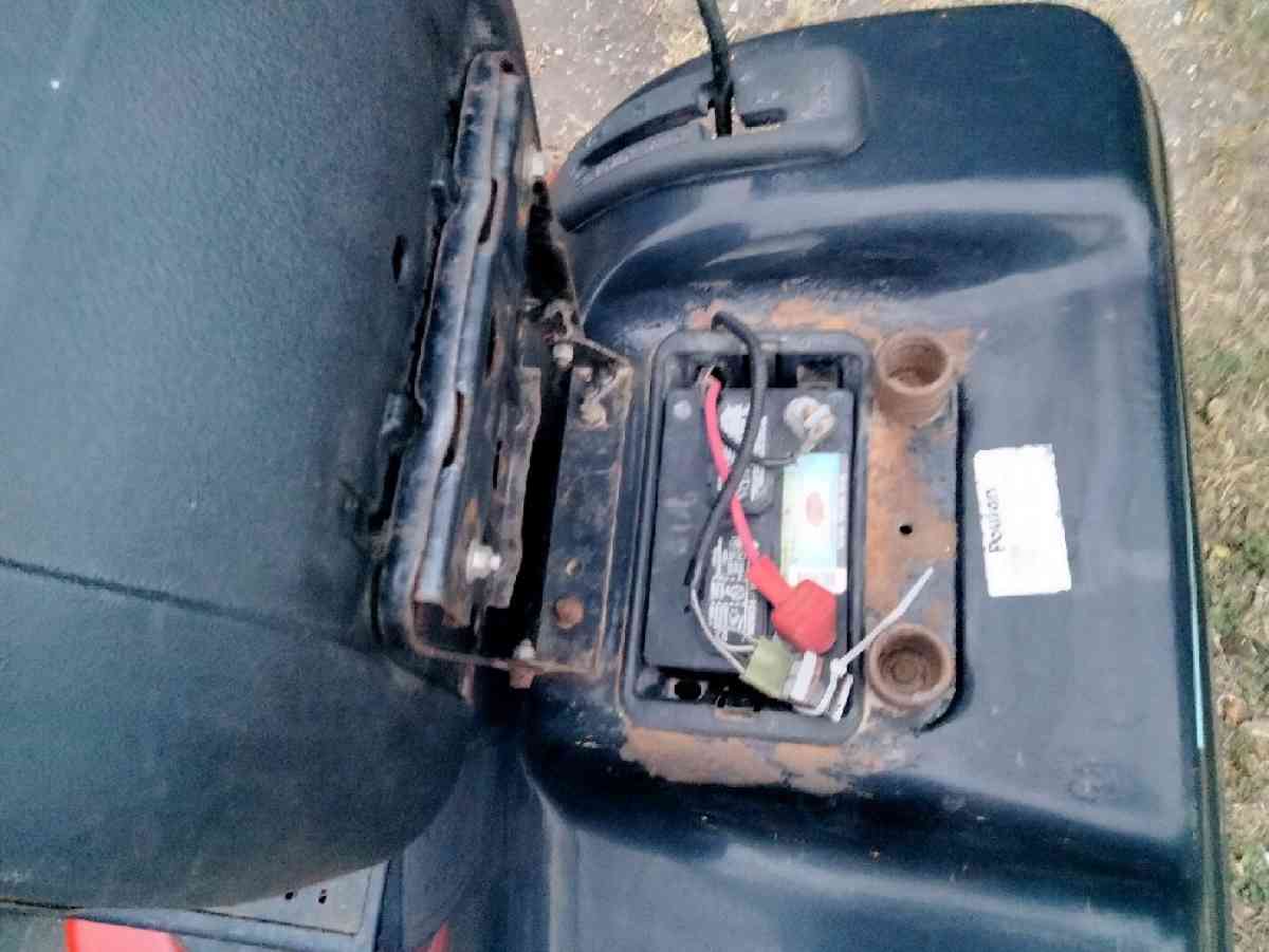 riding lawn mower still works great - Gregory, Texas - FleaMarketBay