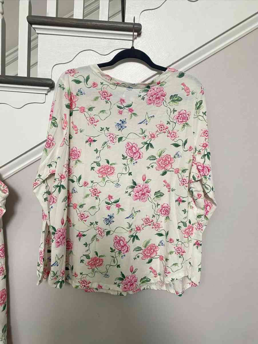 Carole Hochman full Sleeve Top and Wide Leg Crop Pant Sleep - Aberdeen, Washington - FleaMarketBay