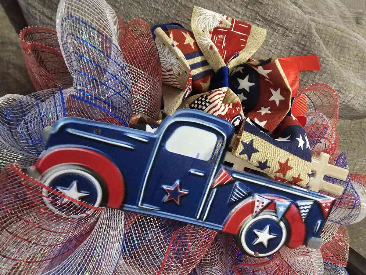 mini mesh wreath 4th of July - South Bend, Indiana - FleaMarketBay