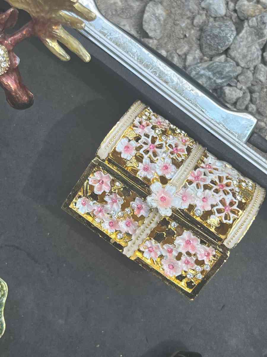 little jewelery boxes of animals and objects