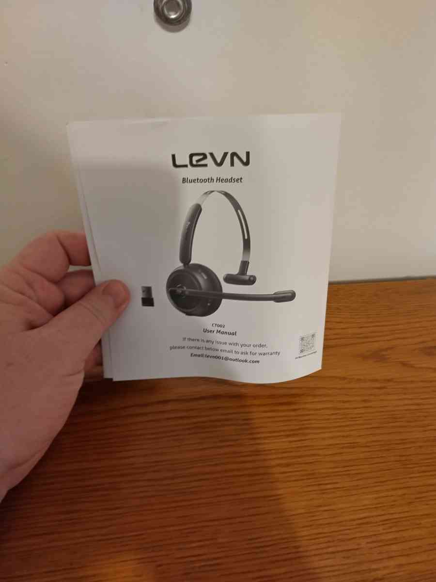 headphones - Alpine, Arizona - FleaMarketBay