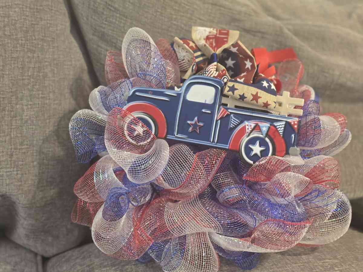 mini mesh wreath 4th of July - South Bend, Indiana - FleaMarketBay