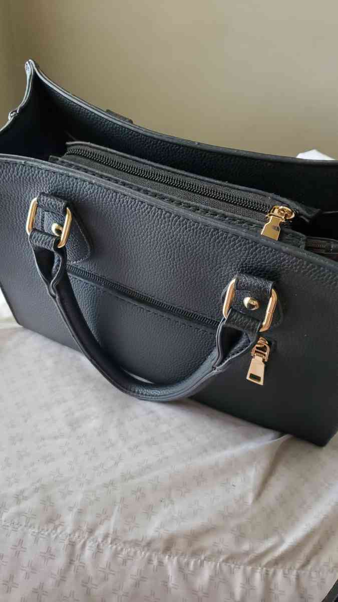 Basic Purse - Joliet, Illinois - FleaMarketBay