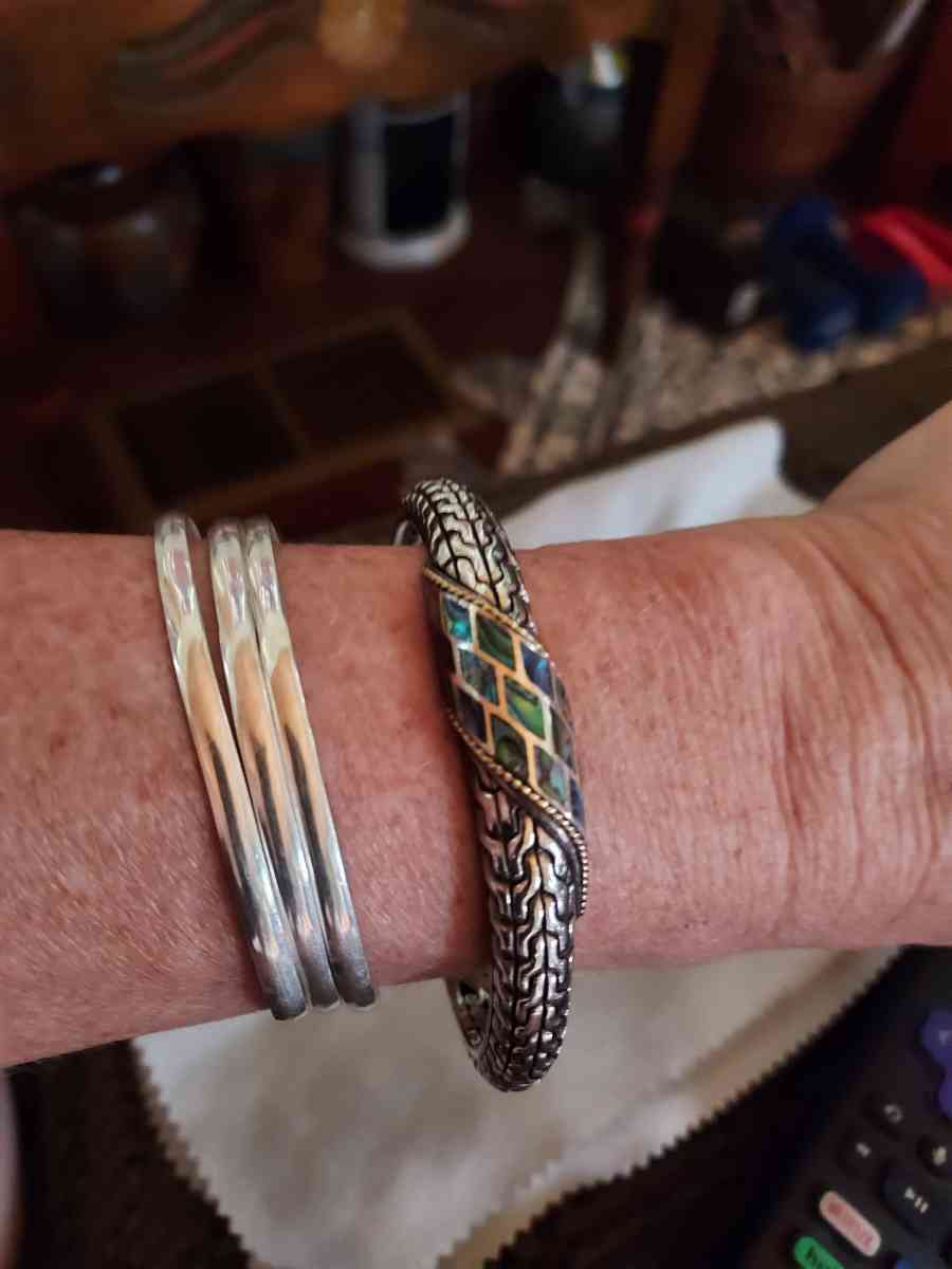 Puka shell inlay hinged cuff of 925 silver solid piece - Albuquerque, New Mexico - FleaMarketBay