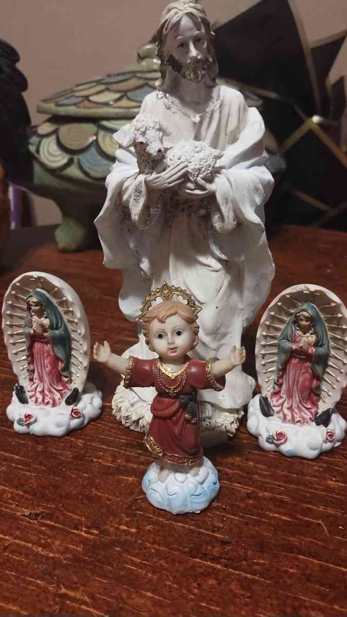 A lot of angels and different assorted items