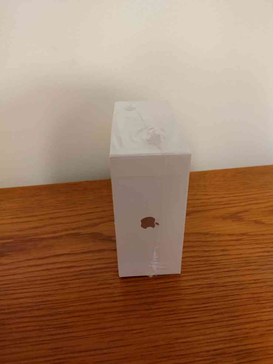 earpods apples - Alma, Arkansas - FleaMarketBay