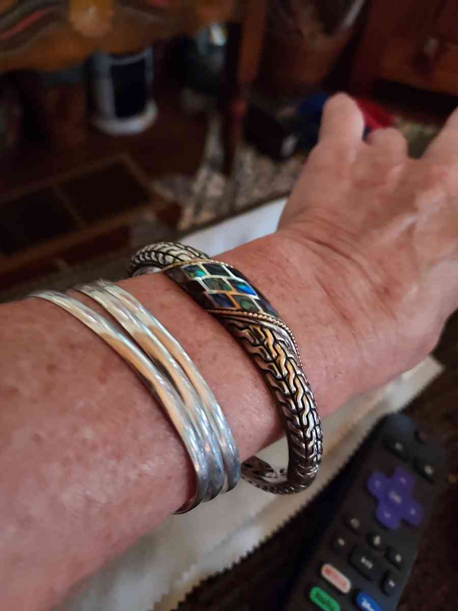 Puka shell inlay hinged cuff of 925 silver solid piece - Albuquerque, New Mexico - FleaMarketBay