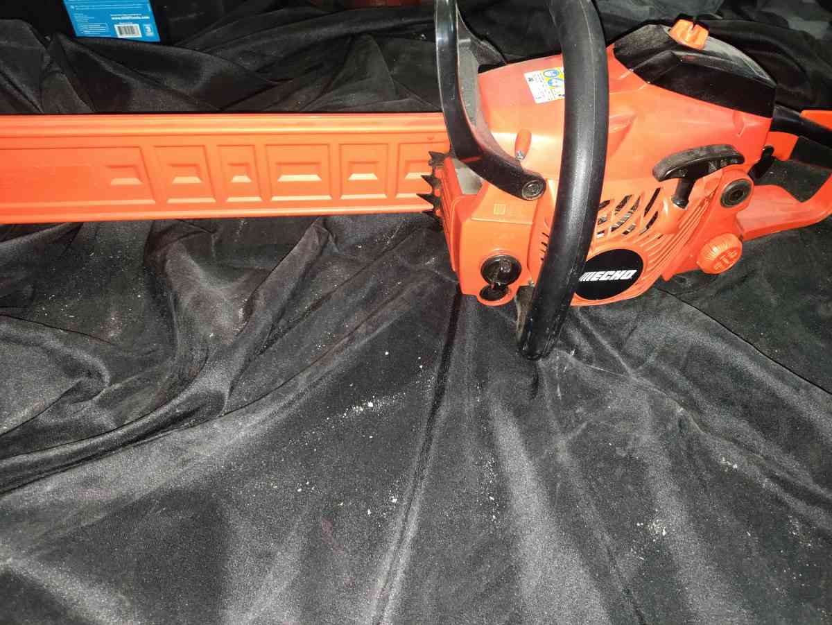 Echo CS 400 chainsaw