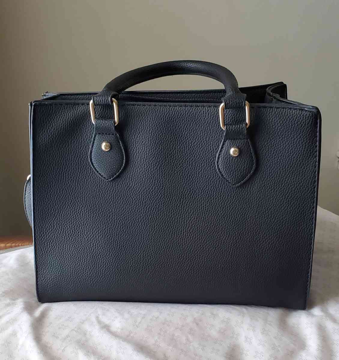 Basic Purse - Joliet, Illinois - FleaMarketBay