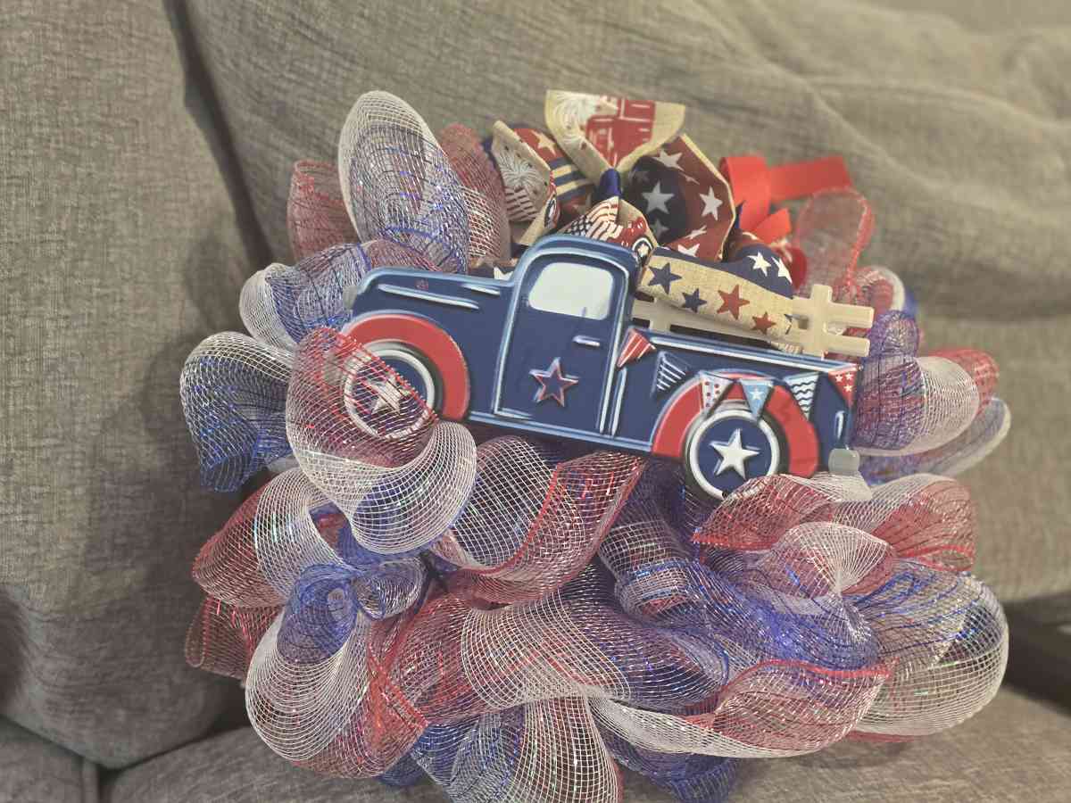 mini mesh wreath 4th of July - South Bend, Indiana - FleaMarketBay
