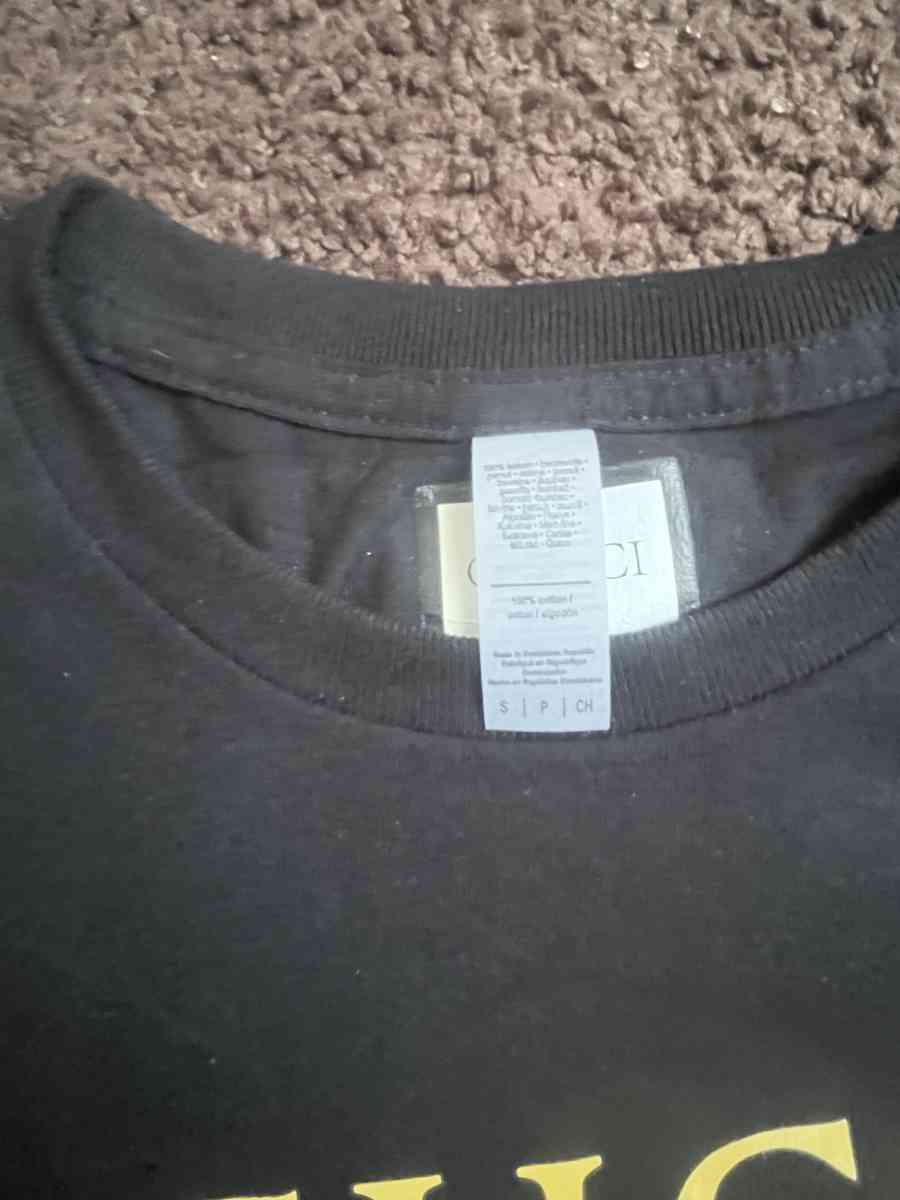Gucci T Shirt  small