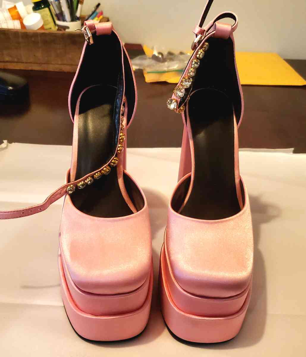 Pink stacked heels size 5 - Allen, Kentucky - FleaMarketBay