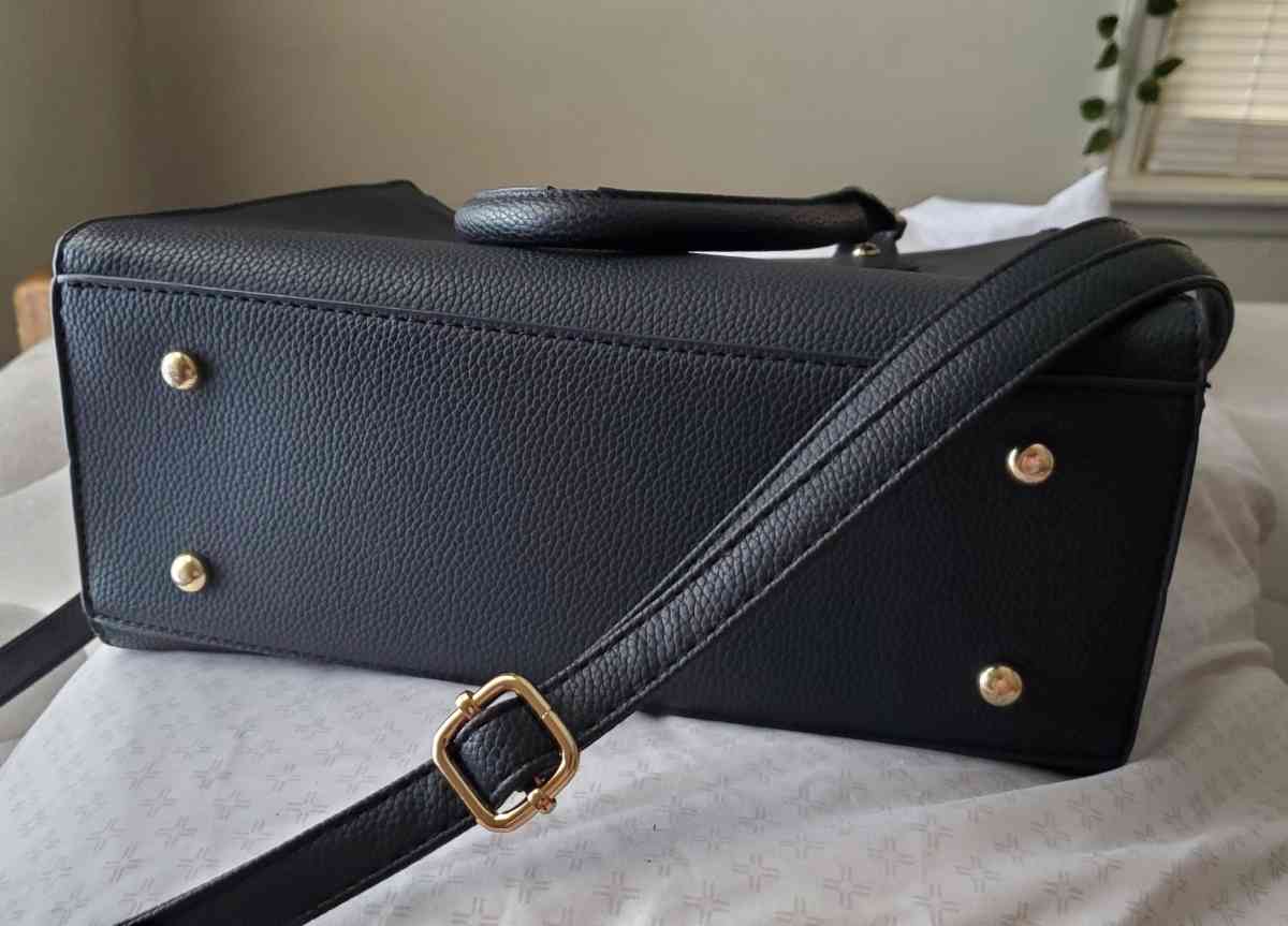 Basic Purse - Joliet, Illinois - FleaMarketBay