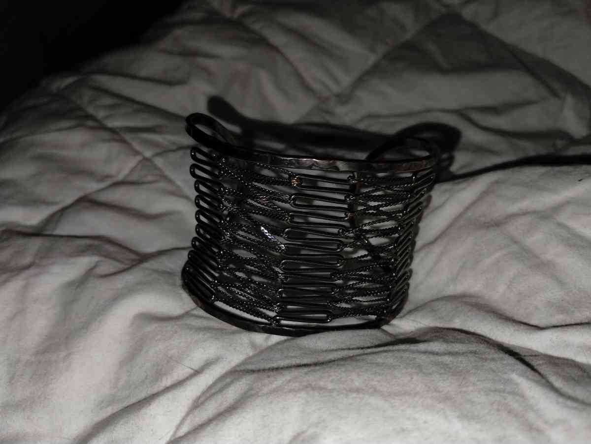 Beautiful cuff bracelet - Kansas City, Missouri - FleaMarketBay