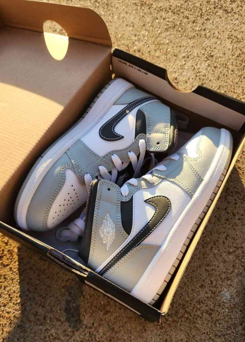 NIKE AIR JORDAN 1 Mid 640734078 White Smoke Grey Sneakers  K - Saint Louis, Missouri - FleaMarketBay