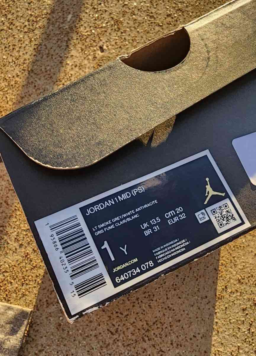 NIKE AIR JORDAN 1 Mid 640734078 White Smoke Grey Sneakers  K - Saint Louis, Missouri - FleaMarketBay