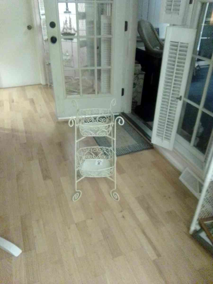 Shabby Chic Wire Baskets - Summerville, South Carolina - FleaMarketBay