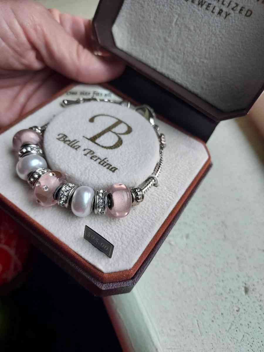 Bella perlina one size fits all c h arm bracelet - Albuquerque, New Mexico - FleaMarketBay