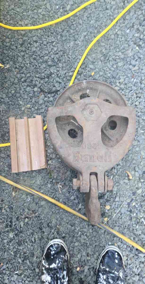 very large heavy snatch block pulley - Tumwater, Washington - FleaMarketBay