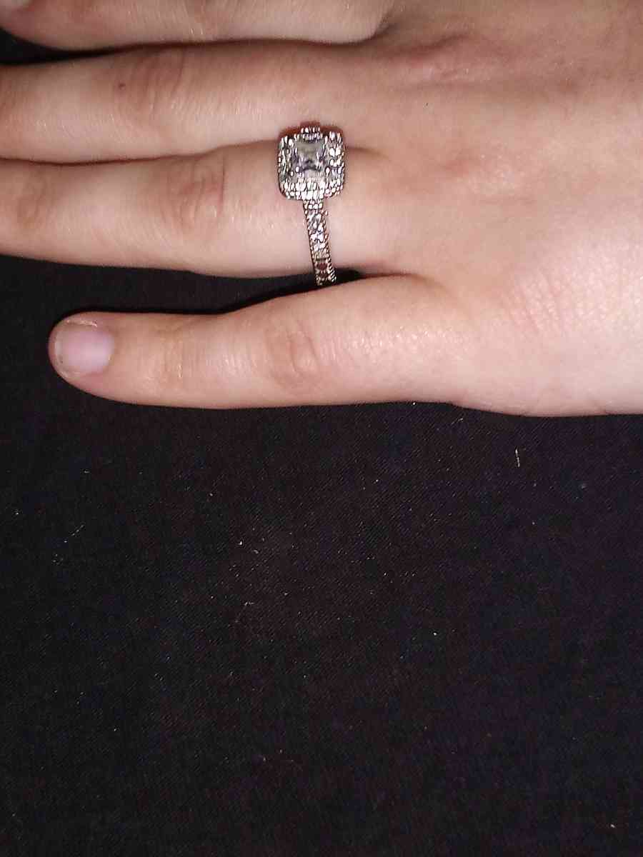 10kt diamond ring - Dallas, Texas - FleaMarketBay