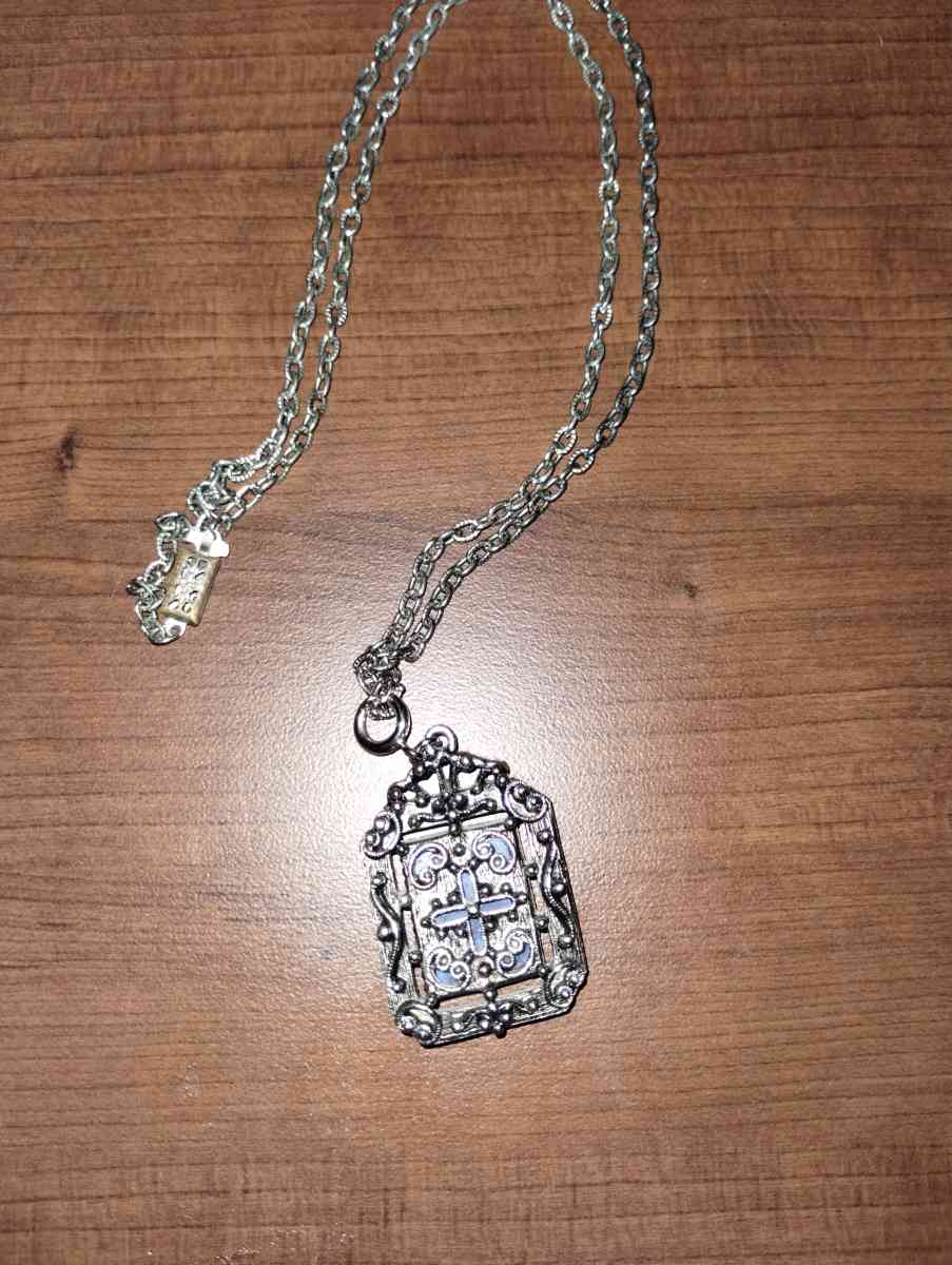 Sarah Coventry two sided pendant charm necklace - Platte City, Missouri - FleaMarketBay