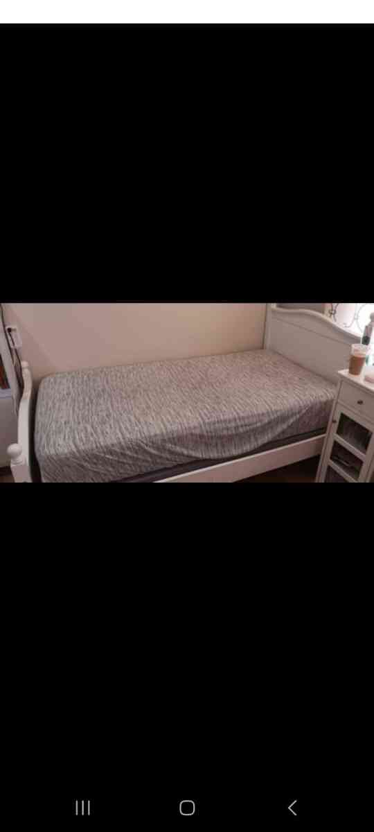 twin bed and matress