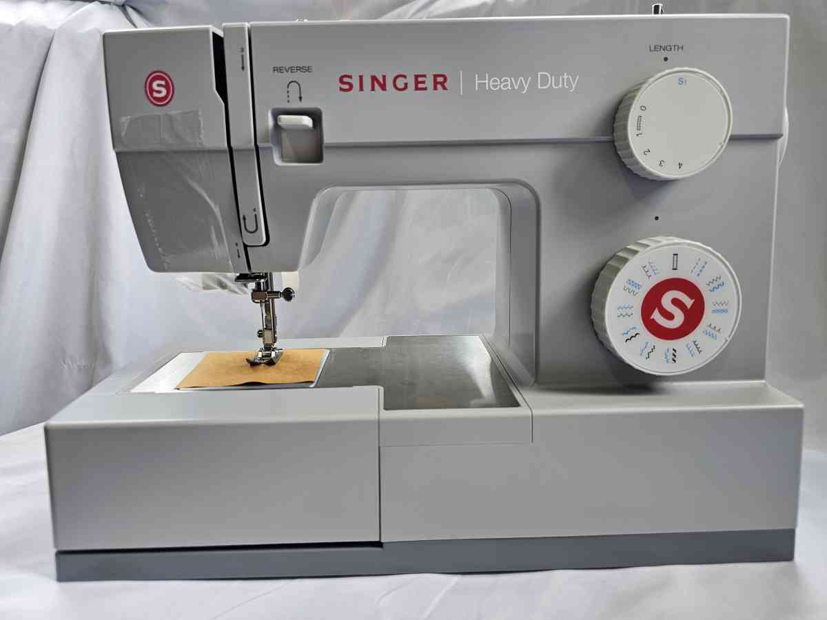 Swinger 4423 Heavy Duty Sewing Machine