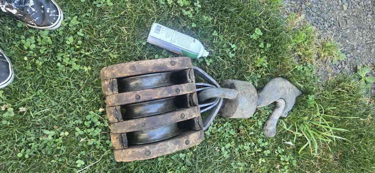 I have a huge wooden 3 wheel Barn pulley - Tumwater, Washington - FleaMarketBay