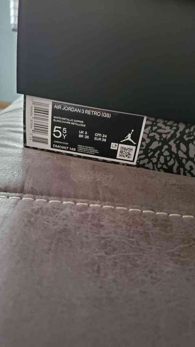 Kids Jordans size 5 JOLIET  PICKUP - Joliet, Illinois - FleaMarketBay