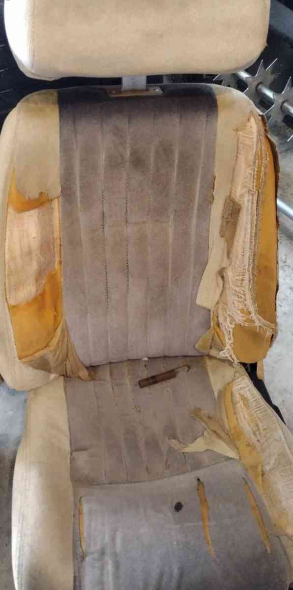 1986 trans am front seats 2 - Raeford, North Carolina - FleaMarketBay