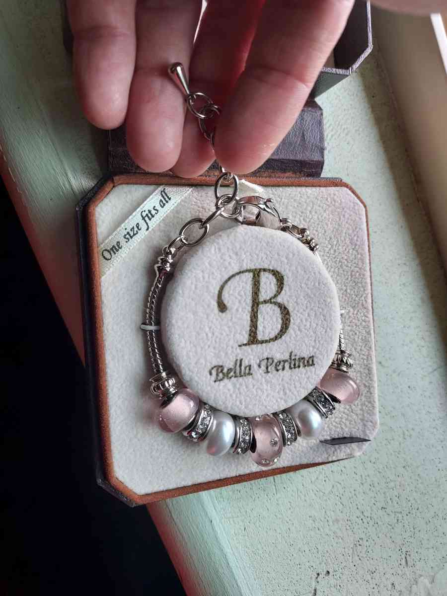 Bella perlina one size fits all c h arm bracelet - Albuquerque, New Mexico - FleaMarketBay