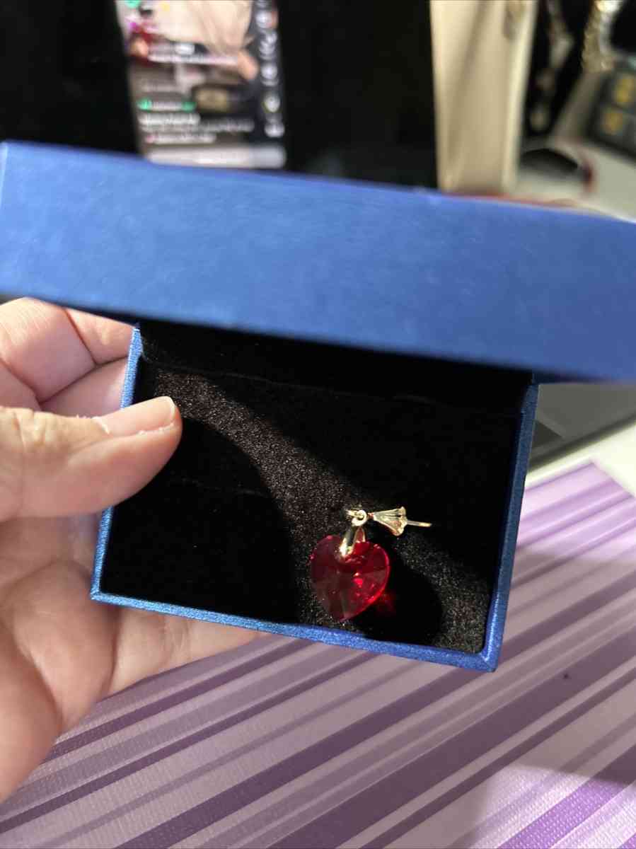 crystal earrings - Indianapolis, Indiana - FleaMarketBay