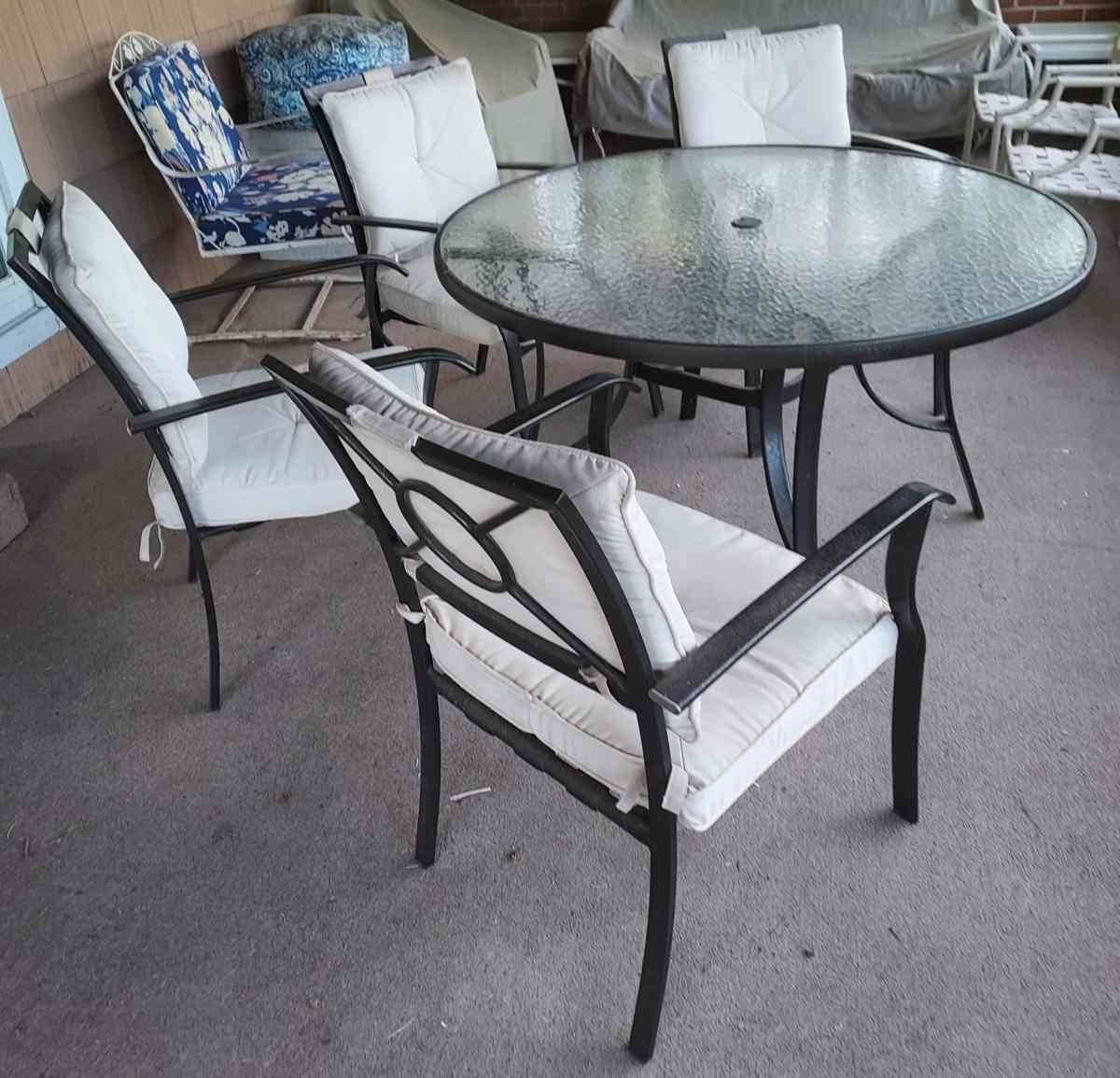 Patio Table Set - Oil City, Pennsylvania - FleaMarketBay