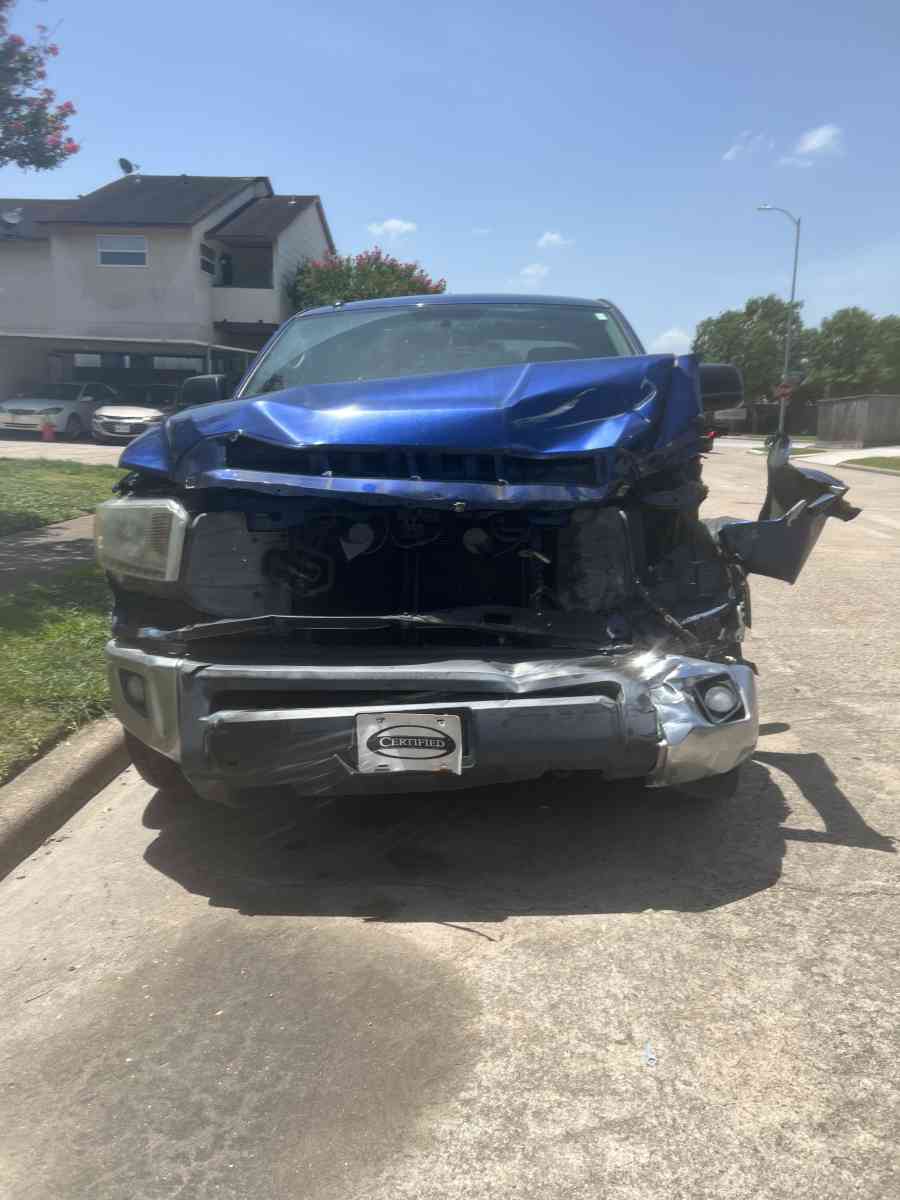 Wrecked  2015 Toyota Tundra SR5 - Houston, Texas - FleaMarketBay