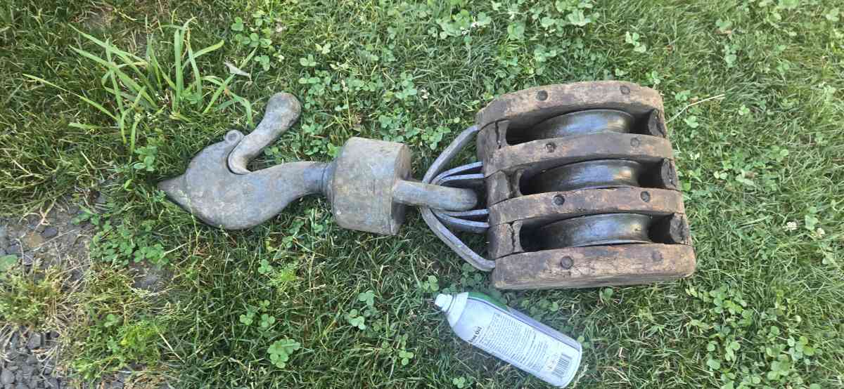 I have a huge wooden 3 wheel Barn pulley - Tumwater, Washington - FleaMarketBay