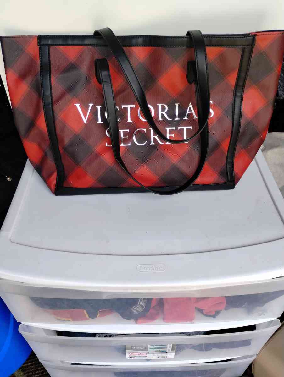 Red and black checkered Victoria Secret tote - Platte City, Missouri - FleaMarketBay