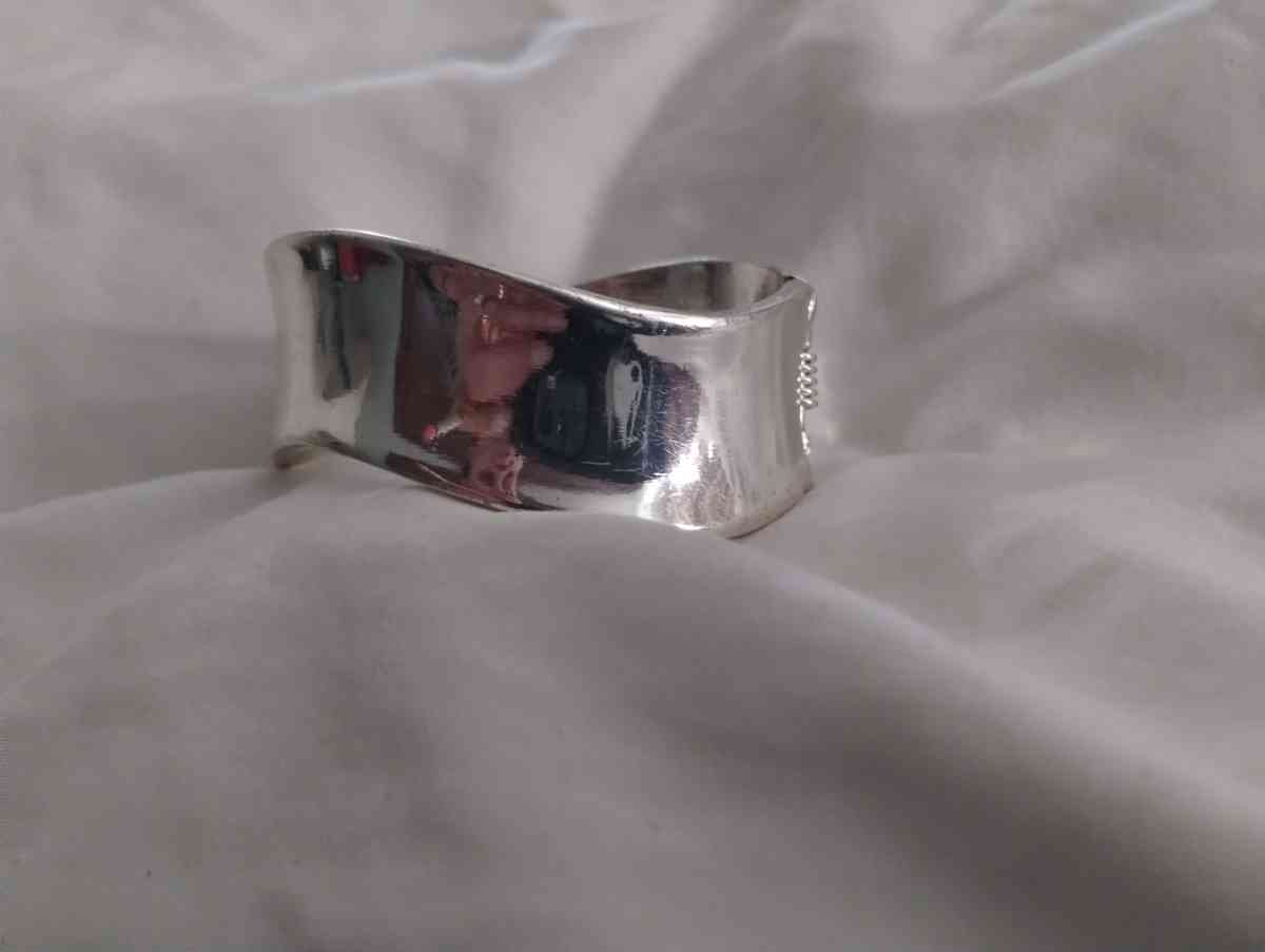 silver cuff bracelet - Platte City, Missouri - FleaMarketBay