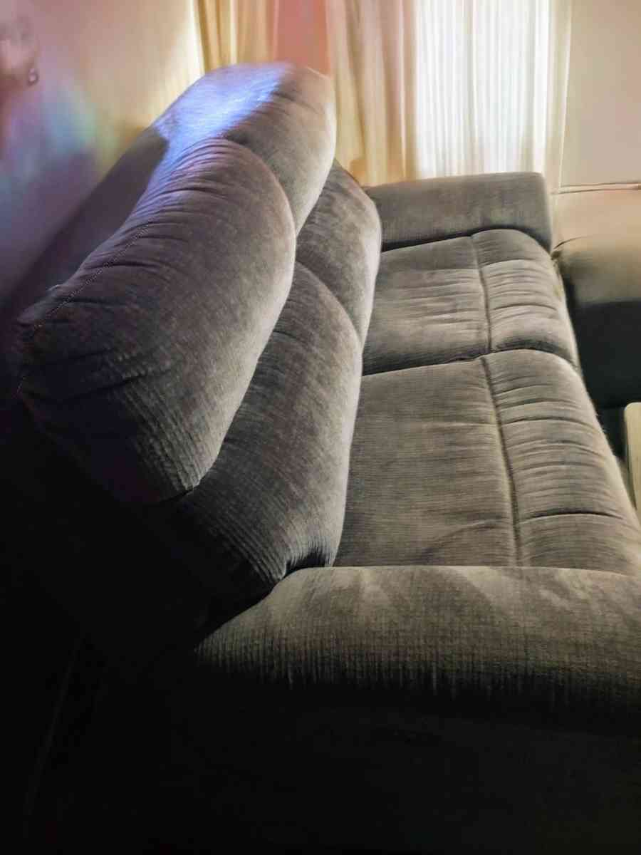 sofa needs cord to recline - Tyler, Texas - FleaMarketBay