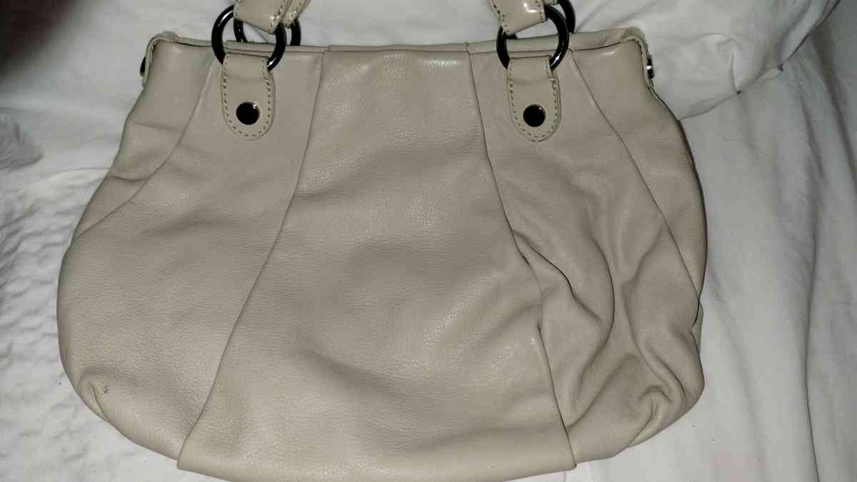 Vera Wang hobo - Platte City, Missouri - FleaMarketBay